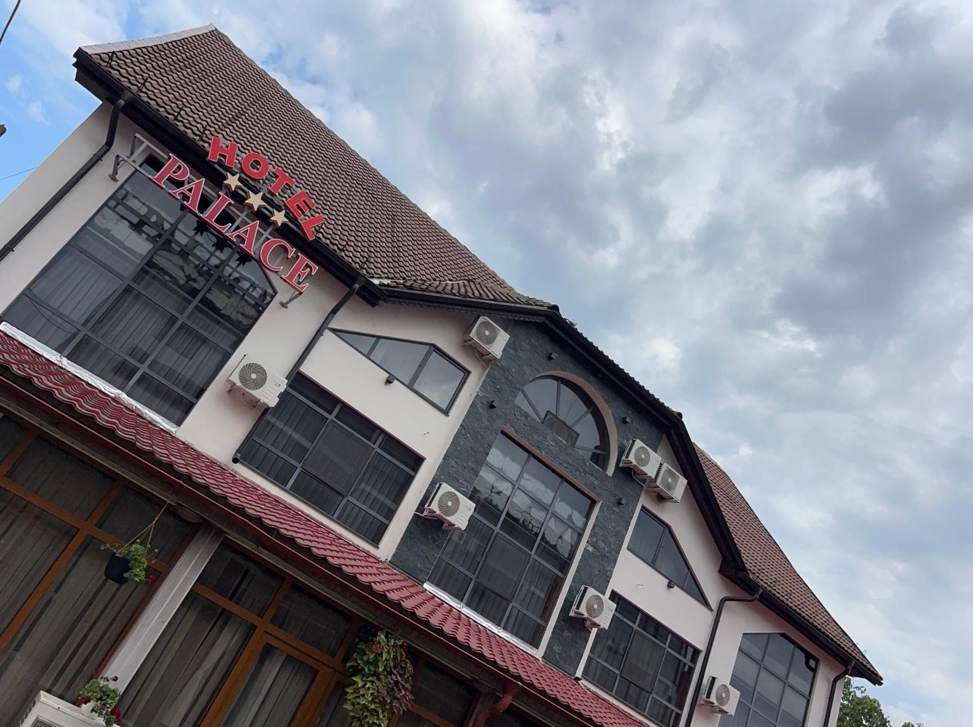 Hotel Palace Târgu Jiu Eksteriør billede