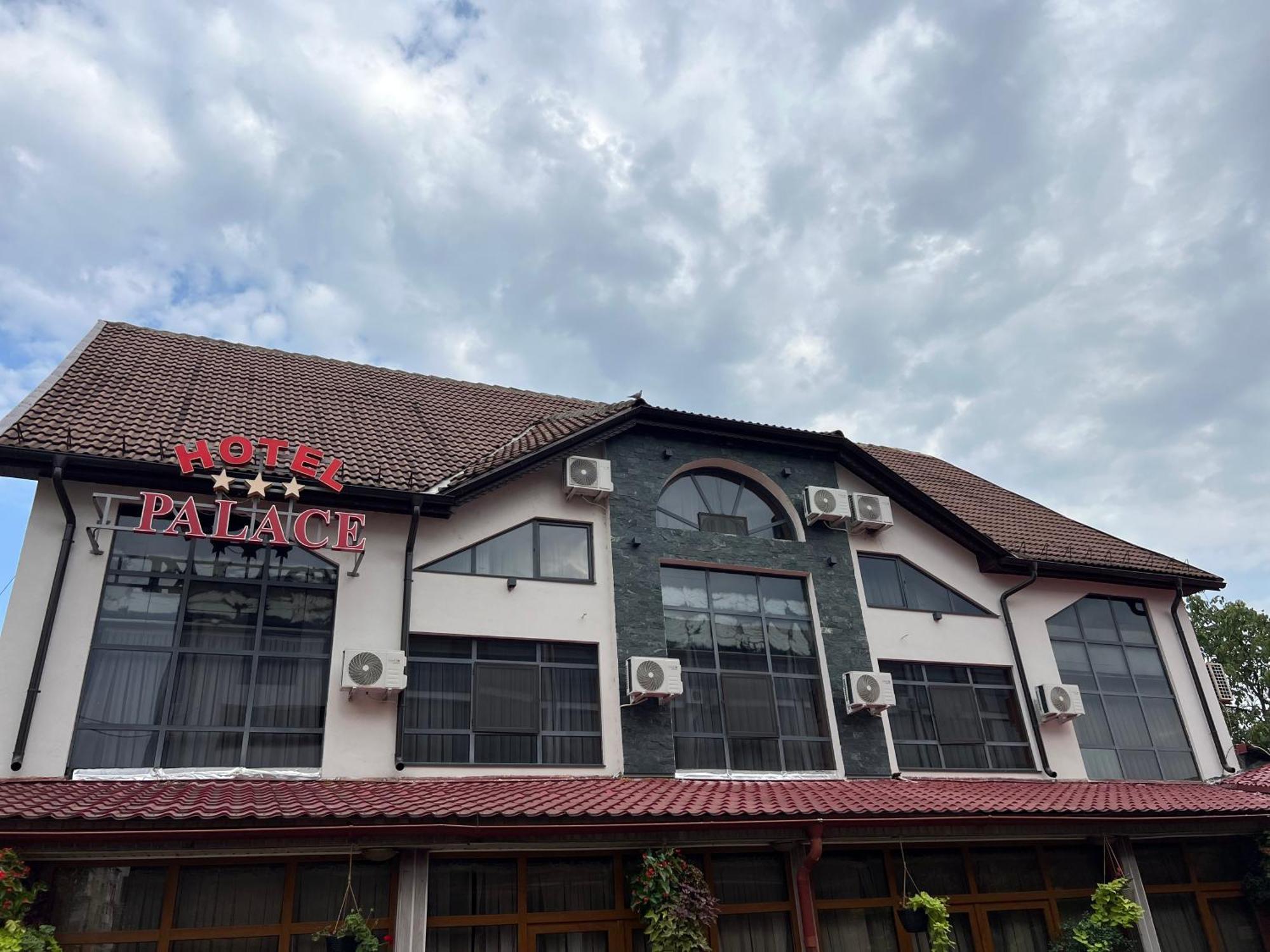 Hotel Palace Târgu Jiu Eksteriør billede